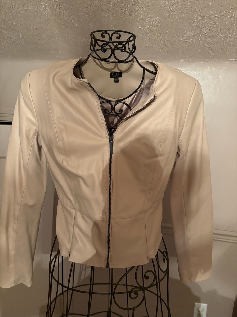 G.I.L.I. Cream Faux Leather Zip-Front Women's Jacket